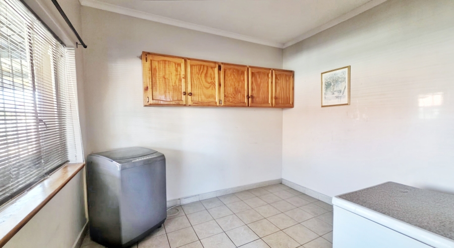 5 Bedroom Property for Sale in Kabega Park Eastern Cape